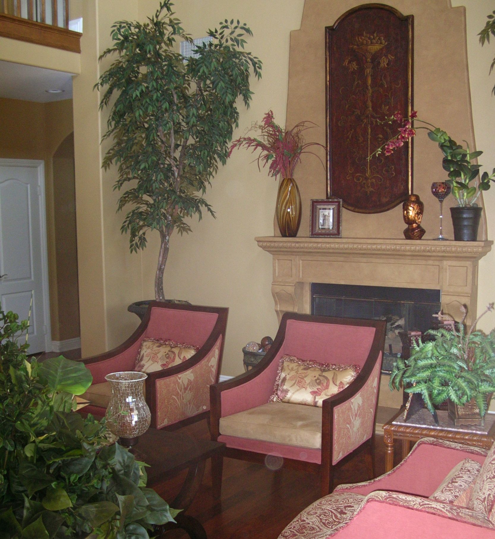 transitional_living_room_with_rich_and_opulent_colors_textures_and_accessories_3a