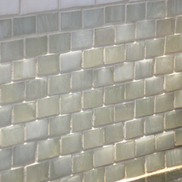 classic_cottage_kitchen_glass_subway_tile_backsplash_3