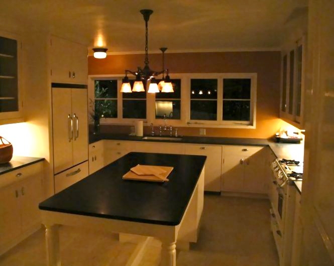 vintage_ranch_style_1640s_kitchen_remodle_with_sopastone_countertops_3a